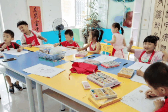 七彩美术培训中心