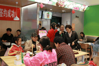 更高中式快餐厅运转与翻台率，小面鲜生店这样实现