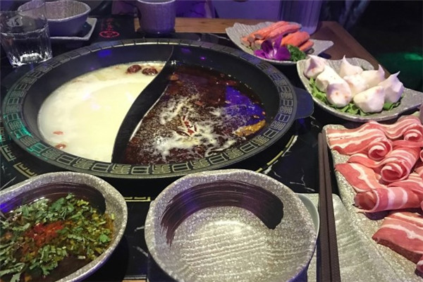蜀小妖市井卤味火锅