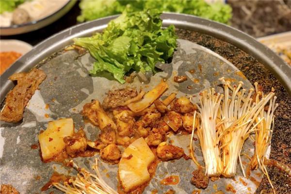 火炉旁石板烤肉