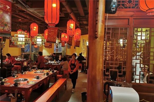 谭鸭血火锅店费是多少？