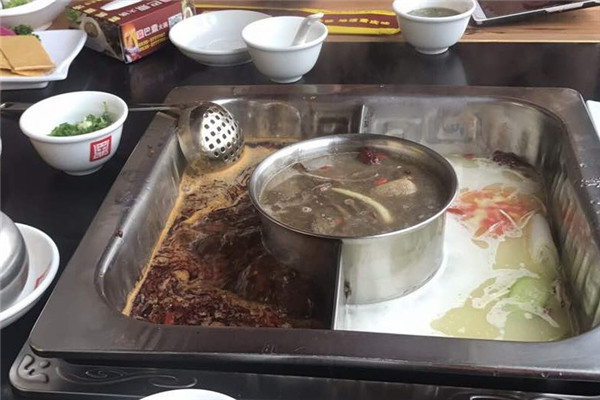 重庆巴鼎火锅热线多少？电话？
