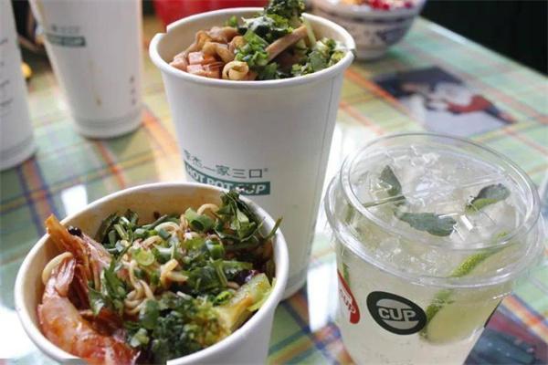 李杰一家三口火锅杯