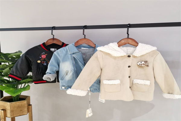 泡芙宝童装产品 门店图片