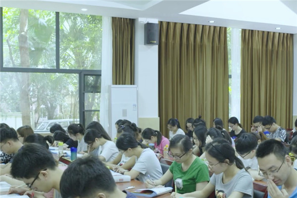 高联考研费多少钱？费多少？