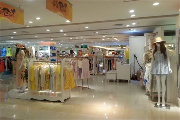 莉雅莉萨女装产品 门店图片