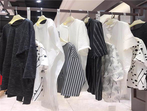 梦之屋女装产品 门店图片