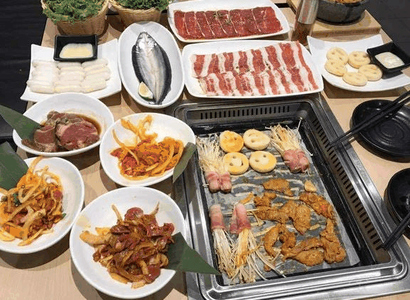 时尚吃货海鲜牛肉烤肉火锅自助餐