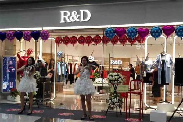索典女装产品 门店图片