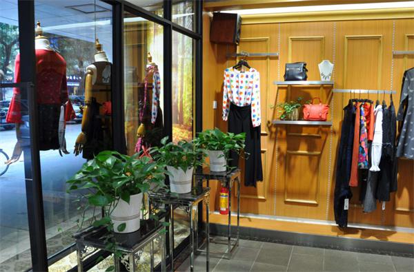 他迅女装产品 门店图片