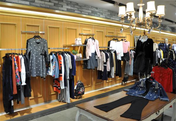 他迅女装产品 门店图片