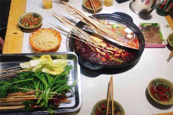 川传串砂锅串串香
