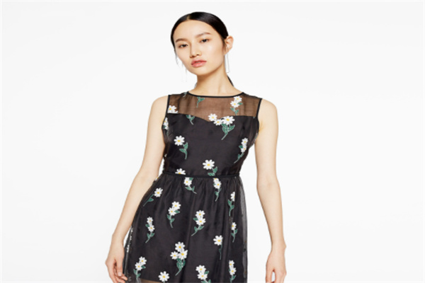琴鸥服饰产品 门店图片
