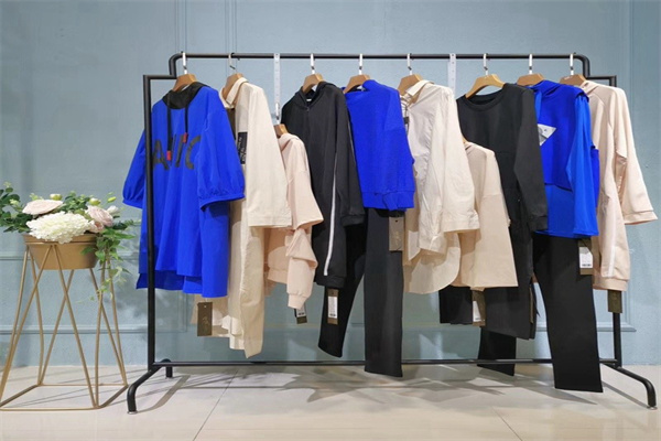 我爱露露女装产品 门店图片