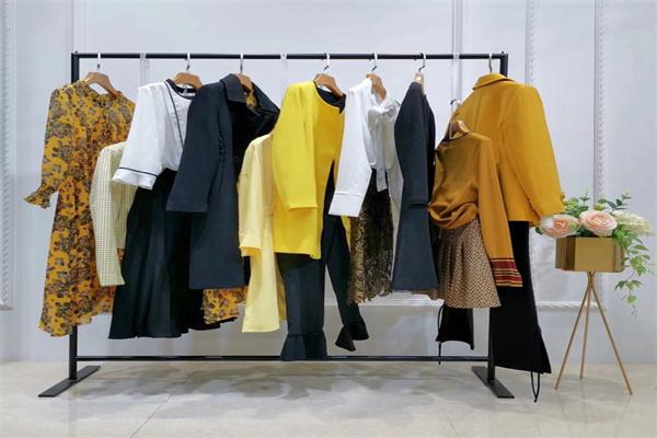 我爱露露女装产品 门店图片