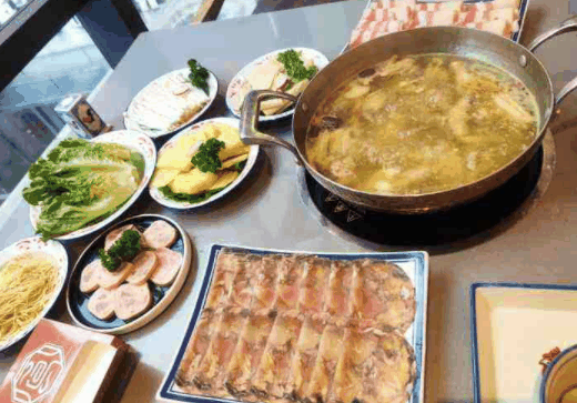 百鸟朝凤港式鸡煲火锅