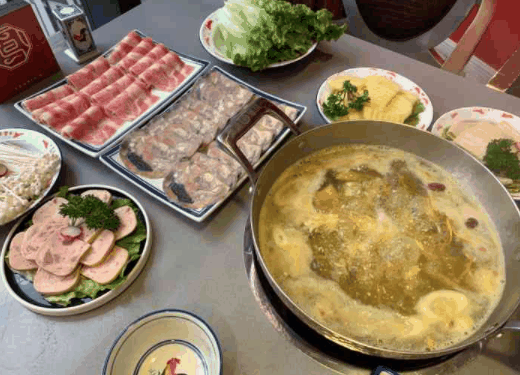 百鸟朝凤港式鸡煲火锅