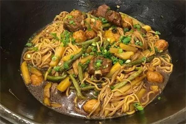 外婆铁锅焖面加盟