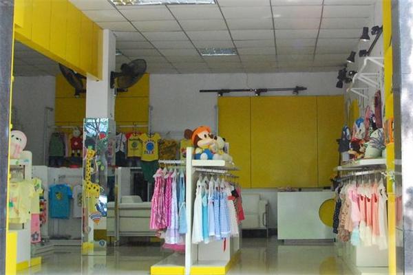 小玩童童装产品 门店图片