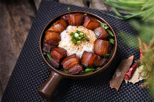 八两米烤肉拌饭