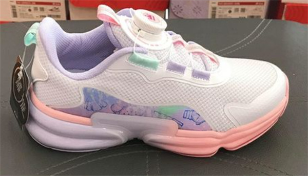特步童鞋产品 门店图片