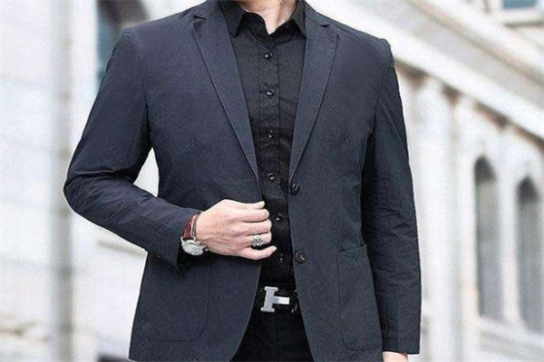 天下衣服饰