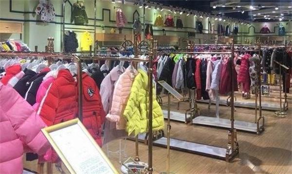 小猪阿禾童装产品 门店图片