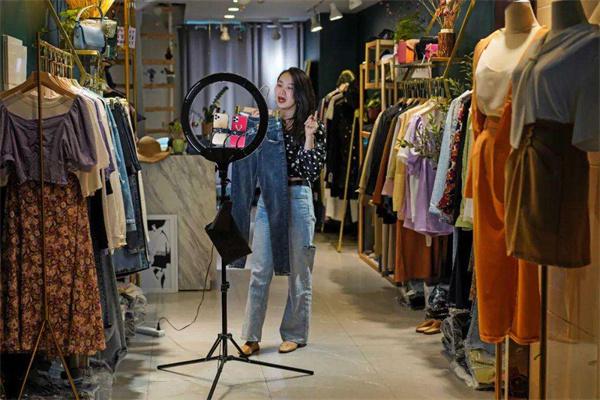 杨门女装产品 门店图片