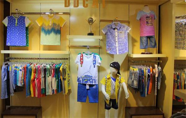 新当杰童装产品 门店图片