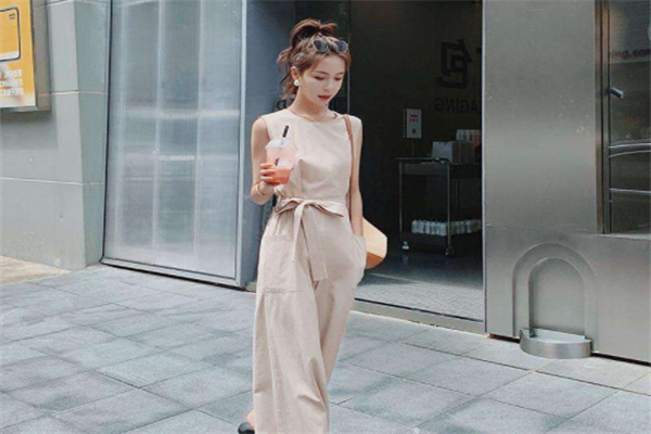 色彩一秀女装产品 门店图片