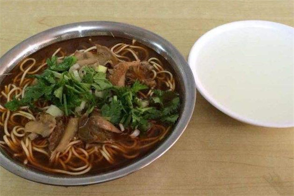 薛记襄阳牛肉面