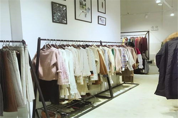 依秀女装产品 门店图片