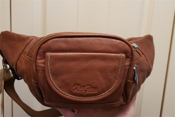 迅峰皮具产品 门店图片