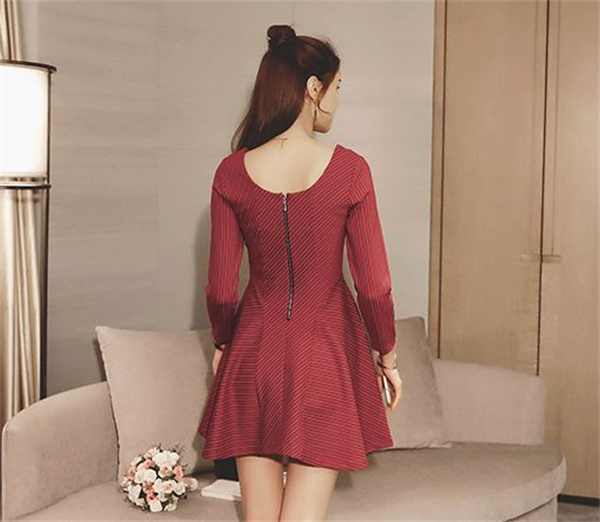 与伊俏女装产品 门店图片