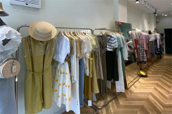 雅贤女装产品 门店图片
