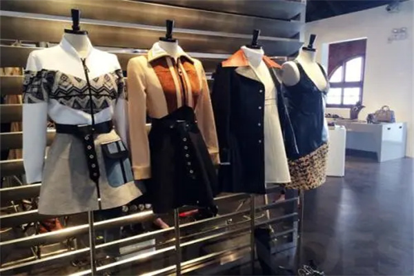 月光石女装产品 门店图片