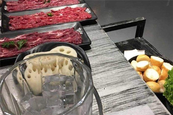 潮牛庄园鲜牛肉火锅