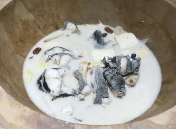 云南蒸汽石锅鱼