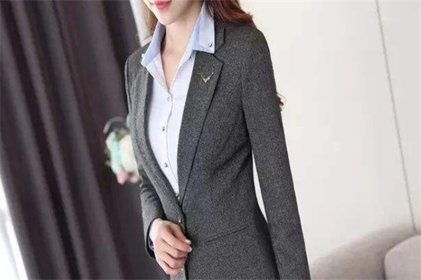 伊派女装产品 门店图片