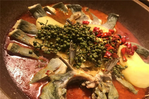 美厨老爹泉水蒸汽石锅鱼