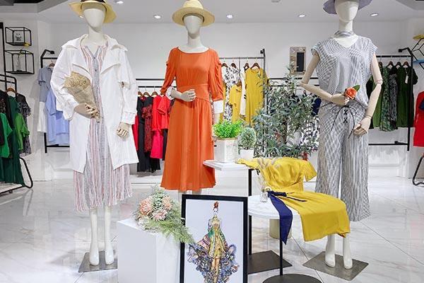 芸哲女装产品 门店图片