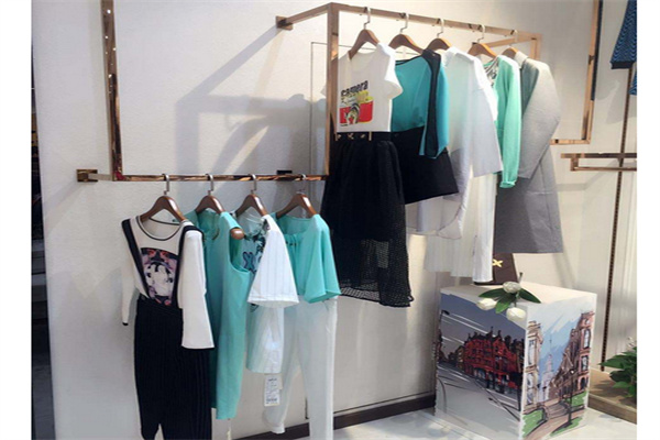 衣百分女装产品 门店图片
