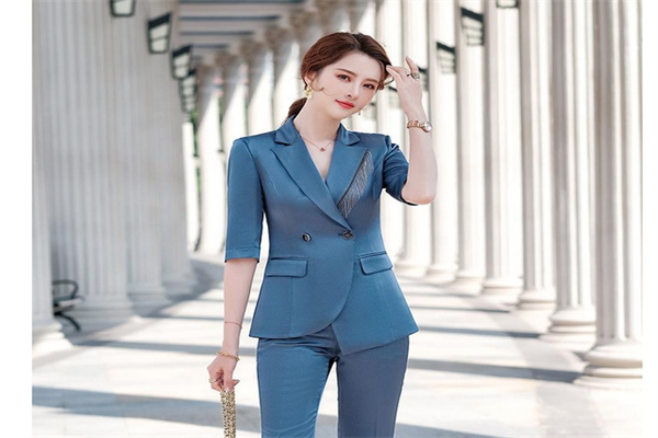 衣合万家女装产品 门店图片