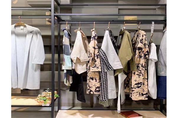 衣语坊服饰产品 门店图片