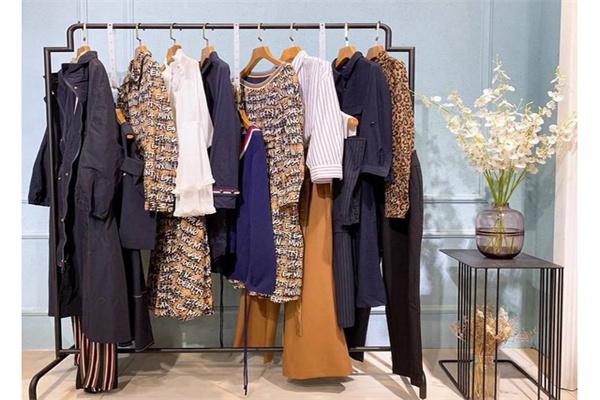 衣丝蔓女装产品 门店图片