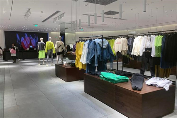 km服装店