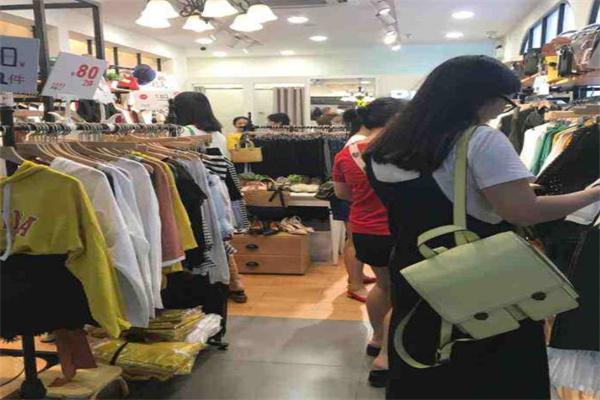 ph关系女装产品 门店图片