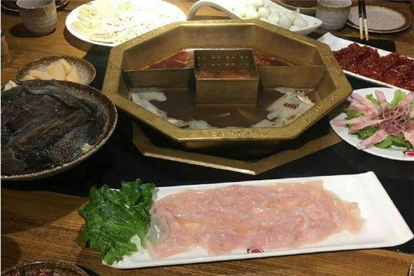 土巴碗鲜毛肚宅院火锅