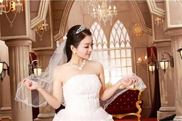 爱时尚婚纱摄影产品 门店图片