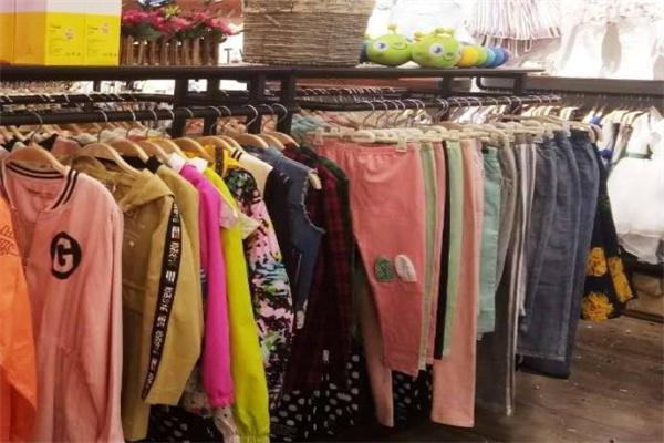 贝贝天地童装产品 门店图片
